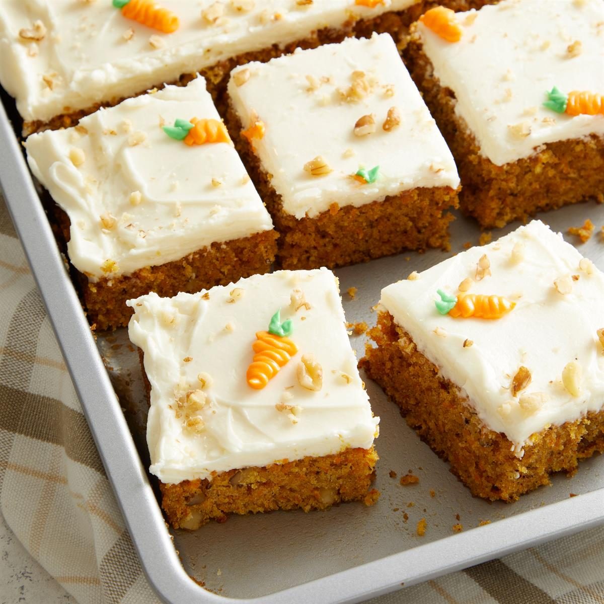 Easy Carrot Cake Sheet Cake: Perfect for Crowds & Holidays